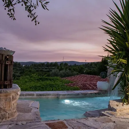 بيت للعطل House Wood أوروبيتش