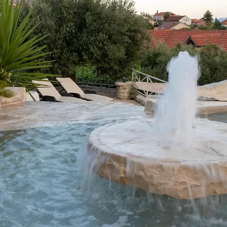 House Wood بيت للعطل أوروبيتش