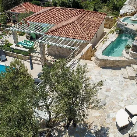 House Wood أوروبيتش