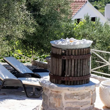 House Wood بيت للعطل *