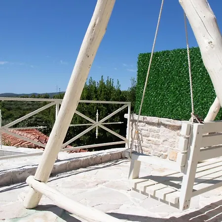 House Wood * أوروبيتش