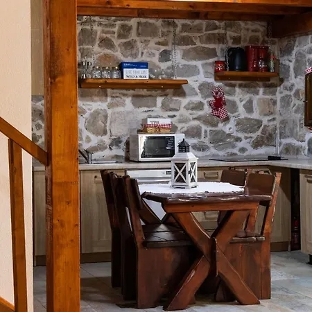 House Wood بيت للعطل أوروبيتش