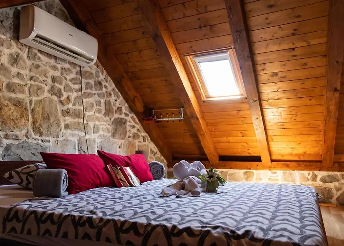 Nyaraló House Wood *